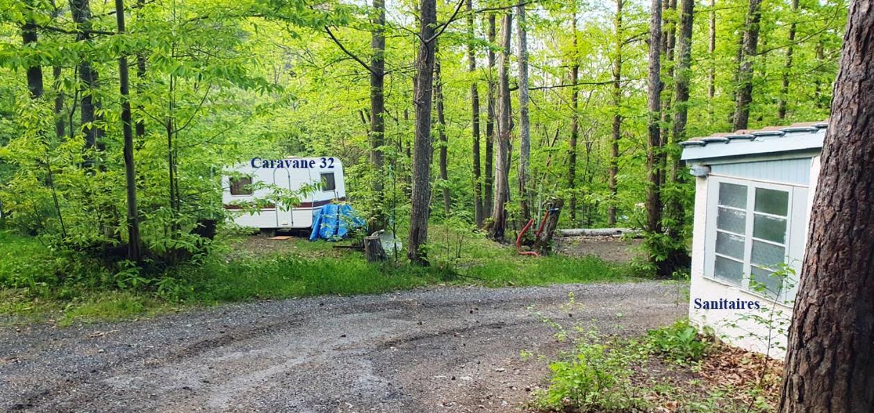 Camping Le P'Tit Bonheur Escaro Экстерьер фото
